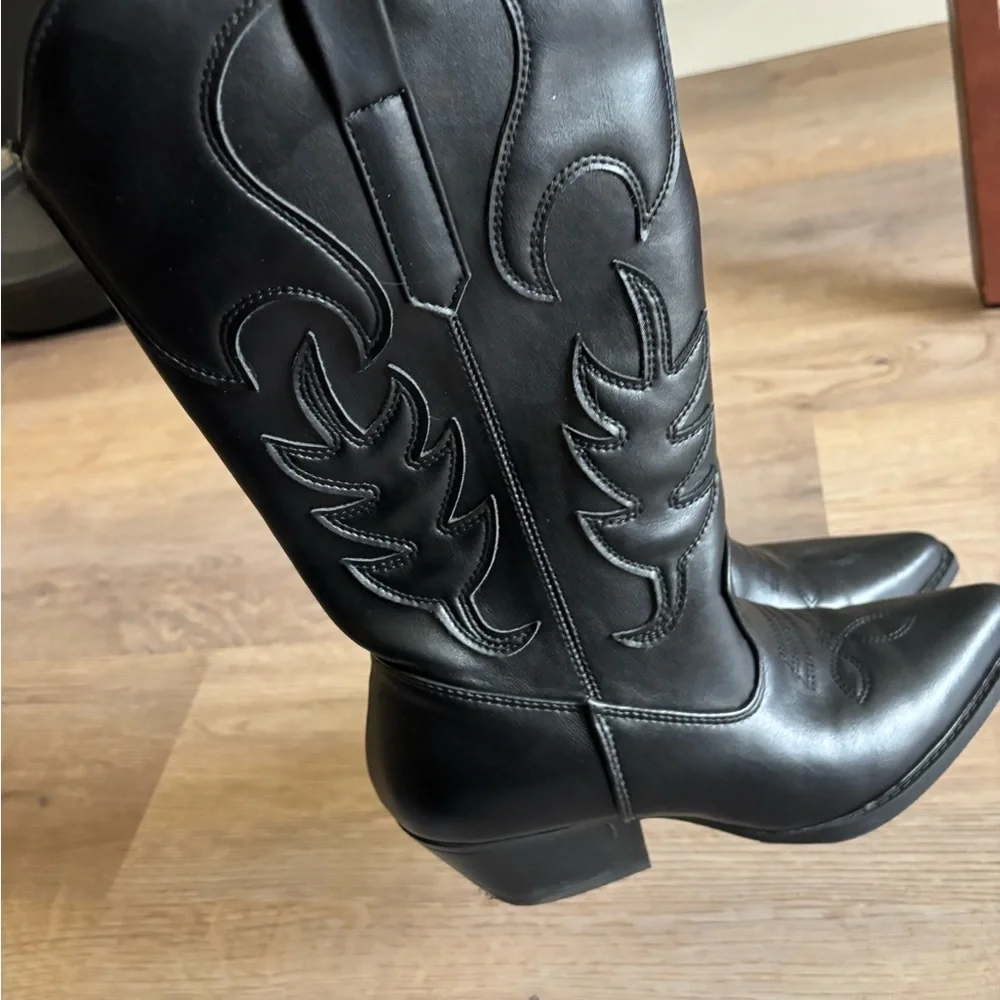 Elegant Black Women's Heeled Boots - Picture 4 of 5